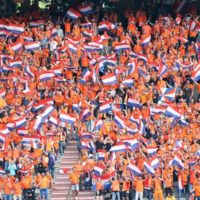 هولندا تنضم لإنجلترا وتقرر إيقاف مباريات كرة القدم في حال توجيه هتافات معادية للمثليين