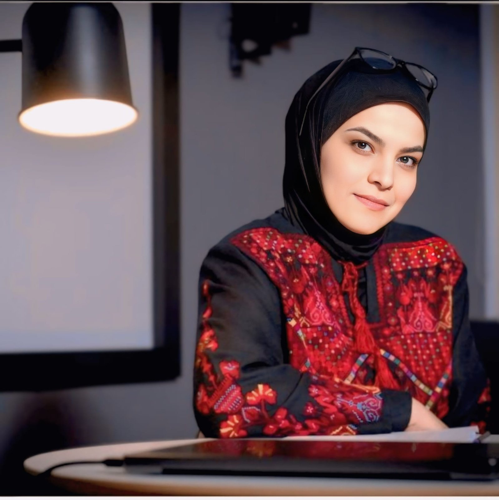 أين يمضي النوم حين يهجرنا؟…قراءة في نص الشاعرة نجوى غانم