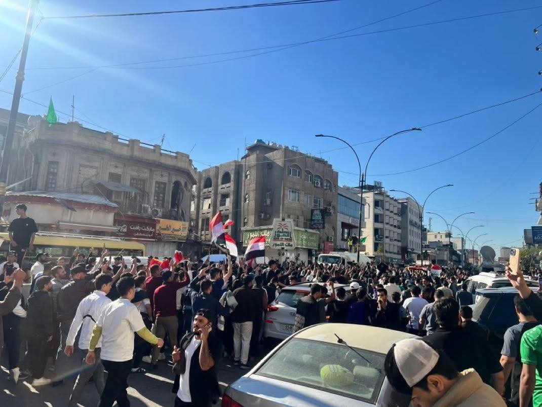 مشاهد للتاريخ.. شوارع بغداد تغص بالمحتفلين 