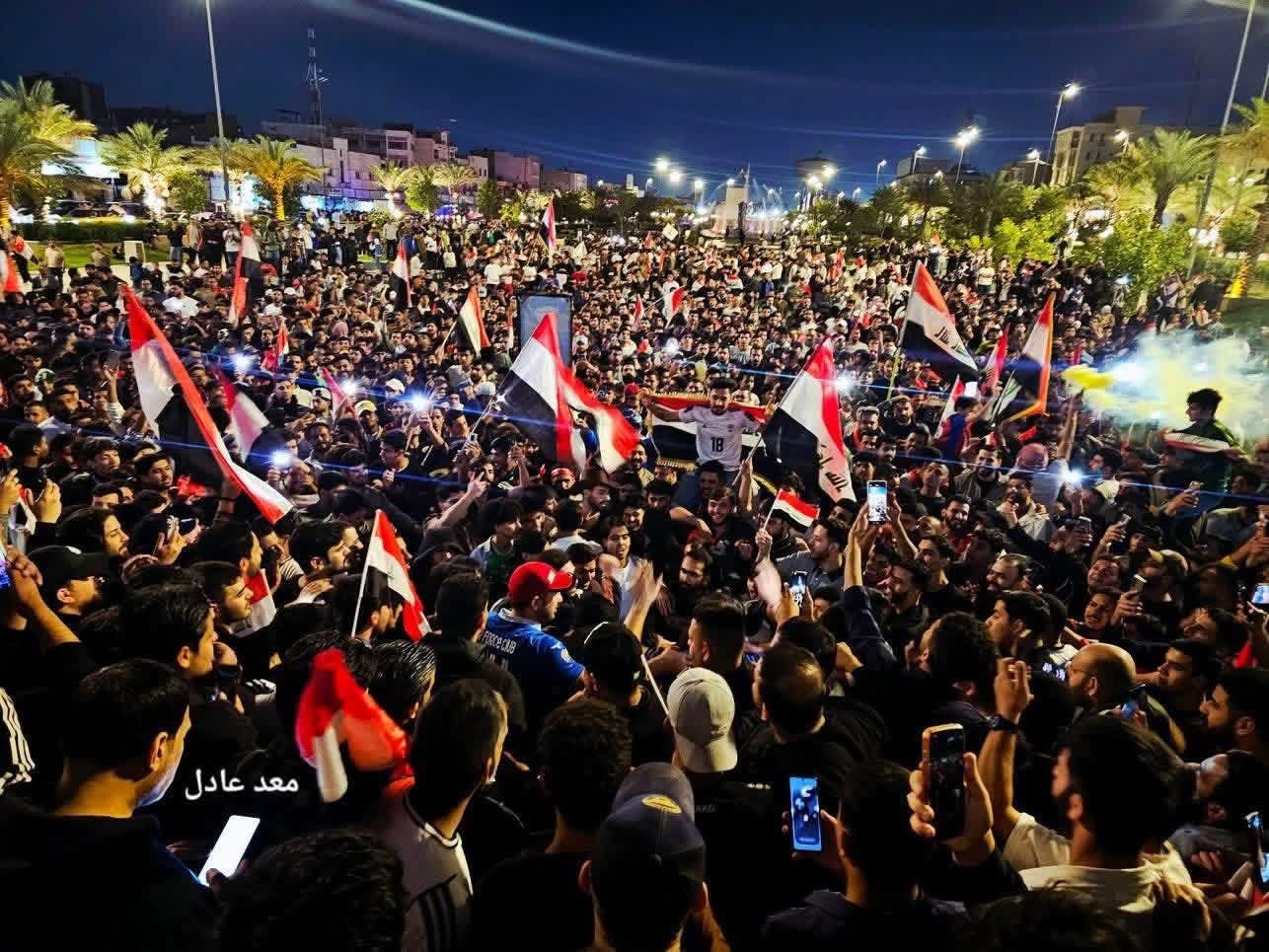 ساحة التحرير تشهد احتفالات جماهيرية بتأهل العراق إلى كأس العالم 2026