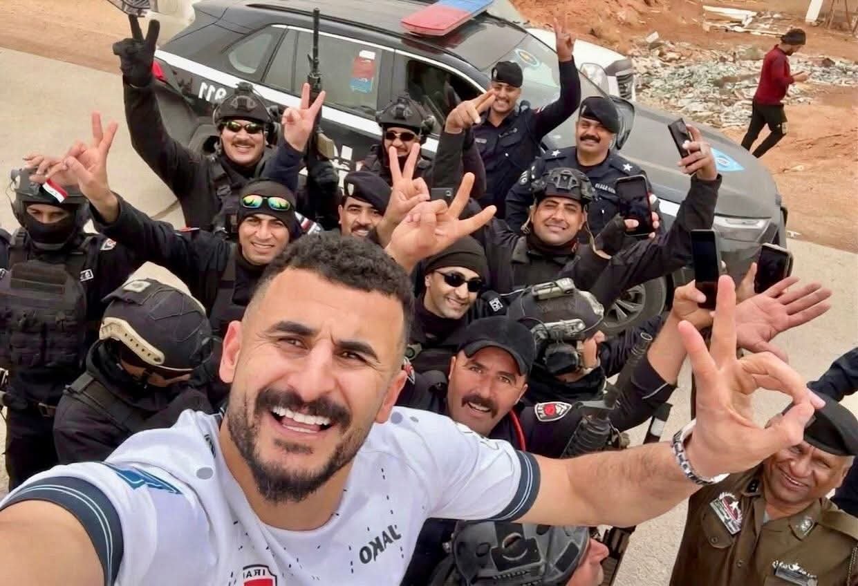 القوات الأمنية تستقبل المنتخب الوطني في منفذ طريبيل