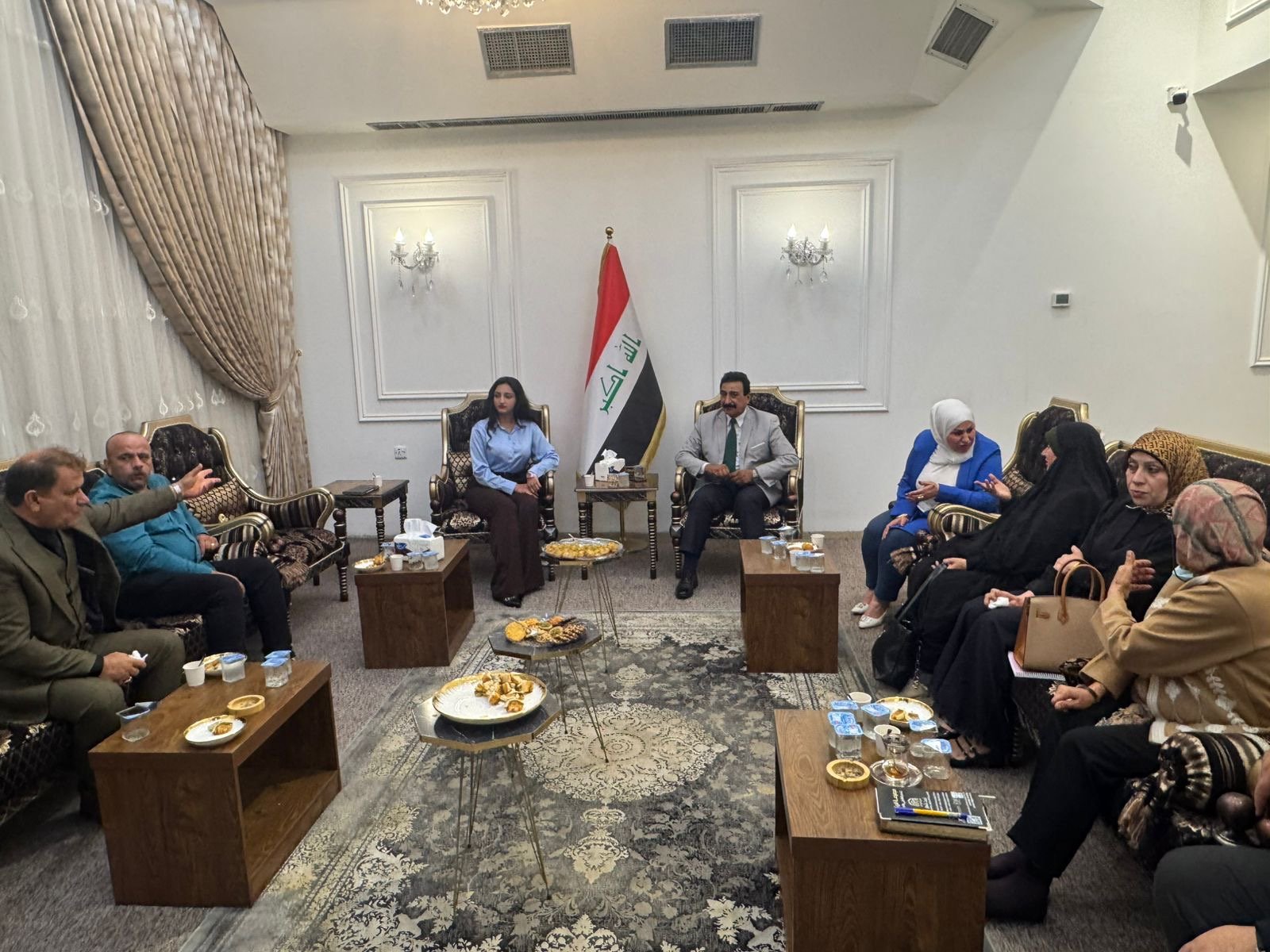 ندوة وحوار حول مخاطر  ظاهرة الابتزاز الإلكتروني / فاطمة الراوي