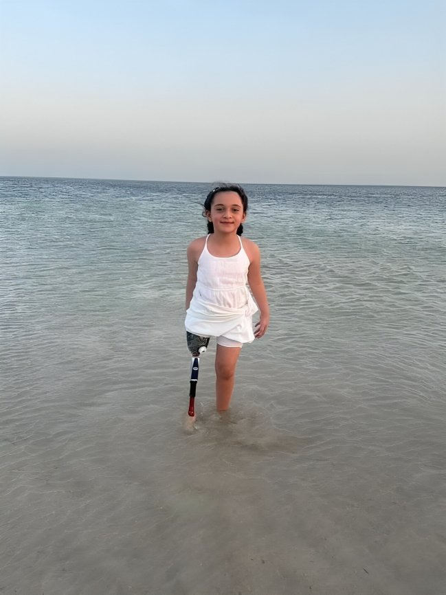 (رفــقــاً) للشاعرة نـجـوى جـمـعة : نـداءٌ يـتـيـم عـنـد حافـة الـجـسـد