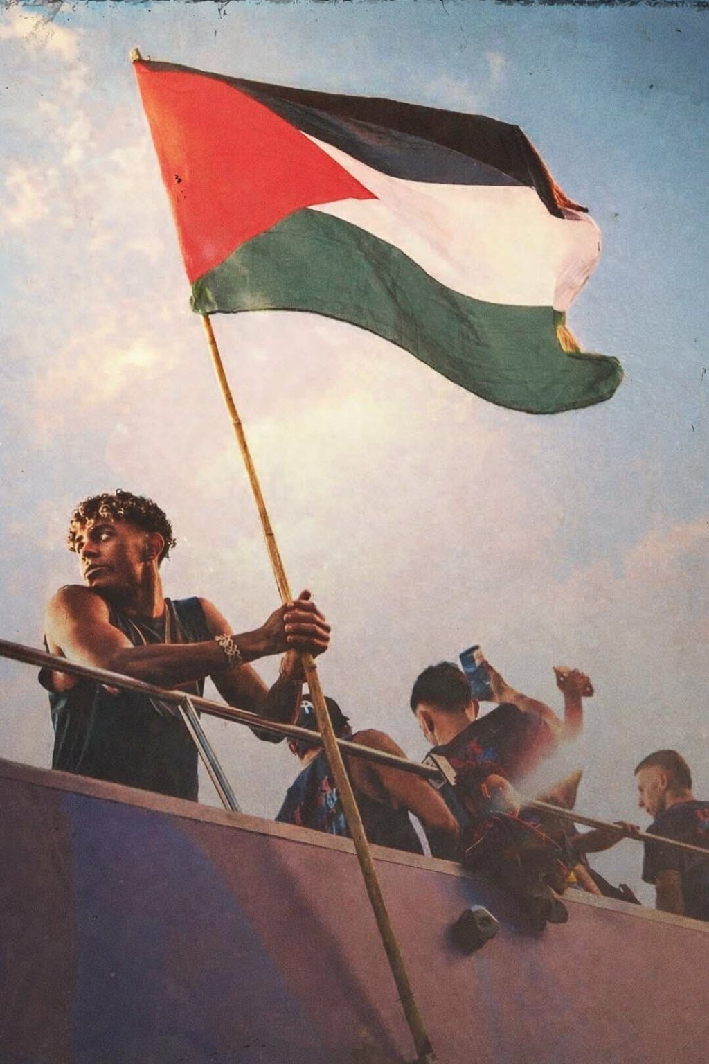 من برشلونة إلى المونديال يامال يرفع علم فلسطين